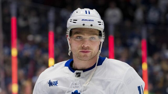 20. januára 2024; Vancouver, Britská Kolumbia, CAN; Útočník Toronta Maple Leafs Max Domi (11) korčuľuje počas rozcvičky pred zápasom proti Vancouveru Canucks v Rogers Arene. Povinný kredit: Bob Frid-Imagn Images