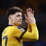 Leeds United pozorne sleduje tohto obrancu Wolves: Mal by ho Farke dostať na palubu?