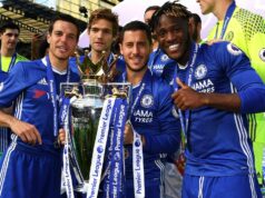 Legenda Chelsea ohlásila odchod do dôchodku po skvelých 20 rokoch kariéry Cesar Azpilicueta z Chelsea, Marcos Alonso z Chelsea, Eden Hazard z Chelsea, Michy Batshuayi z Chelsea pózujú s Premier League Trophy po zápase Premier League medzi Chelsea a Sunderlandom na Stamford Bridge 21. mája 2017 v Londýne v Anglicku
