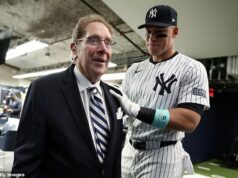 Legenda Yankees John Sterling zomrel vo veku 87 rokov John Sterling, legendárny bývalý hlas New York Yankees, zomrel vo veku 87 rokov