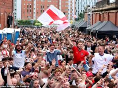 Len TRAJA britskí policajti odletia na majstrovstvá sveta – zo 40 na Euro 2024 – po tom, ako federálna polícia odmietla zaplatiť britským policajtom s 15 000 „búrlivými“ fanúšikmi Anglicka, ktorí sa chystali zasiahnuť Spojené štáty Na majstrovstvá sveta vo futbale do Spojených štátov pocestujú len traja britskí policajti