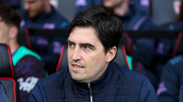 Andoni Iraola po skončení zmluvy opustí Bournemouth a údajne má záujem o prácu v Liverpoole.