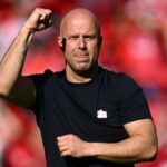 Manažér Liverpoolu Arne Slot má na mysli prestupy