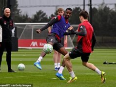 Liverpool zasadil úder kladivom pred súbojom Man United na Old Trafford – so 130 miliónmi libier Alexander Isak je teraz po tréningovom zranení veľkou pochybnosťou Alexander Isak (v strede) je veľkou pochybnosťou, že by mal čeliť Man United v nedeľu proti Liverpoolu