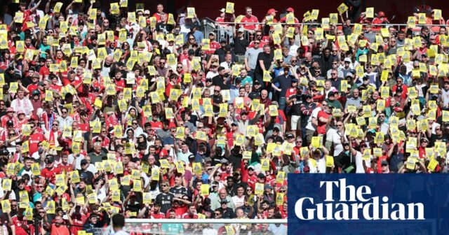 Liverpool zrušil plány kvôli zvýšeniu cien lístkov na Anfield po protestoch fanúšikov | Liverpool
