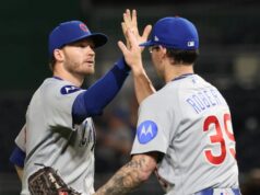 MLB: Cubs pod vedením Iana Happa odpálili pirátov, aby zastavili šmyk 10 zápasov 27. mája 2026; Pittsburgh, Pennsylvania, USA; Ľavý hráč tímu Chicago Cubs Ian Happ (8) a nadhadzovač Ethan Roberts (39) oslavujú po výhre nad Pittsburgh Pirates v PNC Parku. Povinný kredit: Charles LeClaire-Imagn Images