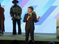 Macron kričí na publikum, aby bolo ticho počas prezentácie na Nairobi University | Emmanuel Macron Macron kričí na publikum, aby bolo ticho počas prezentácie na Nairobi University | Emmanuel Macron