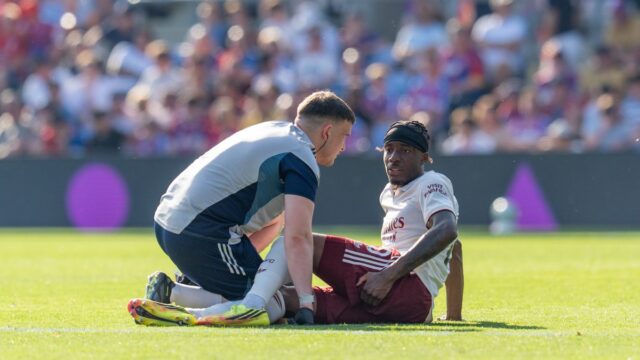 Hviezda Arsenalu Noni Madueke bola nahradená pre potenciálne zranenie stehennej šľachy proti Crystal Palace