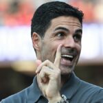Mikel Arteta reaguje