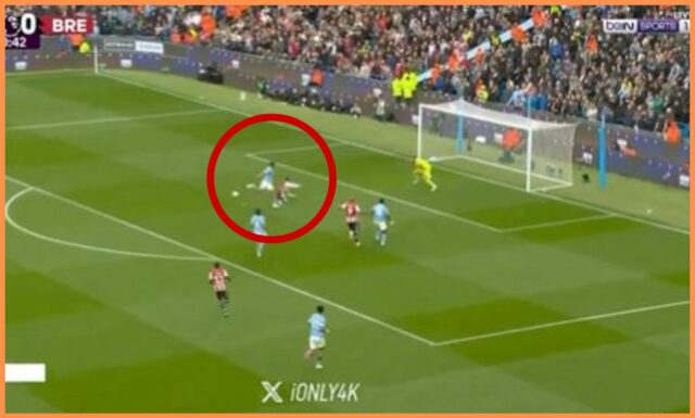 Man City vyviazne z penaltového rozhodnutia proti Brentfordu
