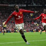Skvelý neskorý zásah Kobbie Mainoo priniesol Man United k víťazstvu 3:2 nad zatrpknutým rivalom Liverpoolom