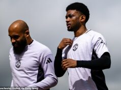 Man United sa dohodol s Betway na ohromujúcej zmluve na tréningové súpravy v hodnote 20 miliónov libier ročne – keďže hazardné firmy majú zakázané sponzorovať zápasové tričká Bryan Mbeumo, Amad Diallo a ich spoluhráči z United trénovali v súprave bez sponzora – ale budúcoročná zmluva s Betway sa považuje za najlukratívnejšiu svojho druhu.
