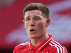 Man Utd priznal porážku v prestupových pretekoch Elliota Andersona, keďže Man City sa chystá zarobiť 100 miliónov libier Elliot Anderson z Nottingham Forest počas zápasu Premier League medzi Nottingham Forest a Bournemouth na City Ground v Nottinghame, Spojené kráľovstvo, 24. mája 2026. (Foto: Maynard Manyowa/News Images/NurPhoto via Getty Images)