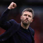 MANCHESTER, ANGLICKO - 3. MÁJ: Dočasný manažér Manchestru United Michael Carrick oslavuje po zápase Premier League medzi Manchestrom United a Liverpoolom na Old Trafford 3. mája 2026 v Manchestri v Spojenom kráľovstve. (Foto: Simon Stacpoole/Offsajd/Offsajd cez Getty Images)