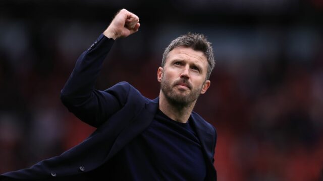 MANCHESTER, ANGLICKO - 3. MÁJ: Dočasný manažér Manchestru United Michael Carrick oslavuje po zápase Premier League medzi Manchestrom United a Liverpoolom na Old Trafford 3. mája 2026 v Manchestri v Spojenom kráľovstve. (Foto: Simon Stacpoole/Offsajd/Offsajd cez Getty Images)