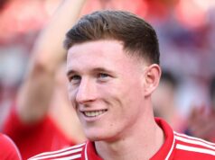 Man Utd uznal porážku v prestupovej bitke Elliota Andersona, keď sa Man City rozhodlo vyhrať preteky o 100 miliónov libier Elliot Anderson z Nottingham Forest