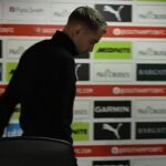Manažér Southamptonu Tonda Eckert (vyššie) odišiel z tlačovej konferencie po otázke, či je podvodník