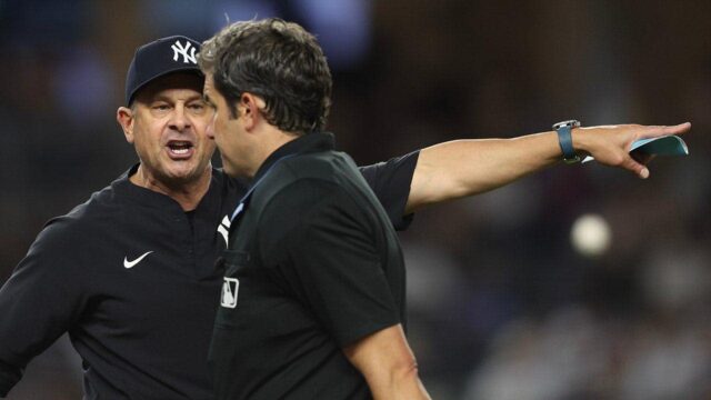 Manažér Yankees Aaron Boone bol vylúčený za hádku o úlovok Daultona Varsha pri víťazstve
