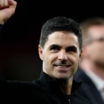 LONDÝN, ANGLICKO - 18. MÁJ: Mikel Arteta, manažér Arsenalu, oslavuje víťazstvo tímu v zápase Premier League medzi Arsenalom a Burnley na Emirates Stadium 18. mája 2026 v Londýne v Anglicku. (Foto: Justin Setterfield/Getty Images)