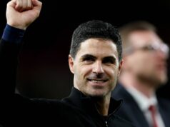 Manažovanie Arsenalu: Utrácanie 255 miliónov libier dáva Mikelovi Artetovi po triumfe v titule troch nových štartujúcich LONDÝN, ANGLICKO - 18. MÁJ: Mikel Arteta, manažér Arsenalu, oslavuje víťazstvo tímu v zápase Premier League medzi Arsenalom a Burnley na Emirates Stadium 18. mája 2026 v Londýne v Anglicku. (Foto: Justin Setterfield/Getty Images)