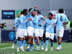 Manchester City 2-1 Man United – finále FA Youth Cup HODNOTENIE HRÁČOV: Kto bol pre Red Devils „úplnou hrozbou“? Ktorá hviezda vysielala Jeremyho Dokua? Ale JJ Gabriel bol ‚úplne vyradený‘ z hry Manchester City zdolal svojho hlavného rivala Manchester United 2:1 a vo štvrtok vyhral FA Youth Cup