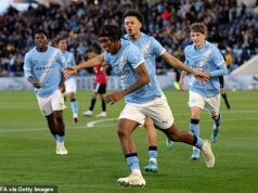 Manchester City vyhral FA Youth Cup: Syn legendy Premier League spôsobil posledné zranenie svojmu rivalovi Man United, ktorý zdvihol nad hlavu trofej tretíkrát za sedem sezón Reigan Heskey strelil víťazný gól, keď Manchester City porazil Man United vo finále FA Youth Cup