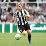 Manchester United Identifikoval tento Newcastle United ľavého obrancu ako cieľ: Dobrá voľba pre Carricka?