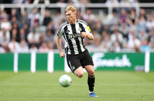 Manchester United Identifikoval tento Newcastle United ľavého obrancu ako cieľ: Dobrá voľba pre Carricka?
