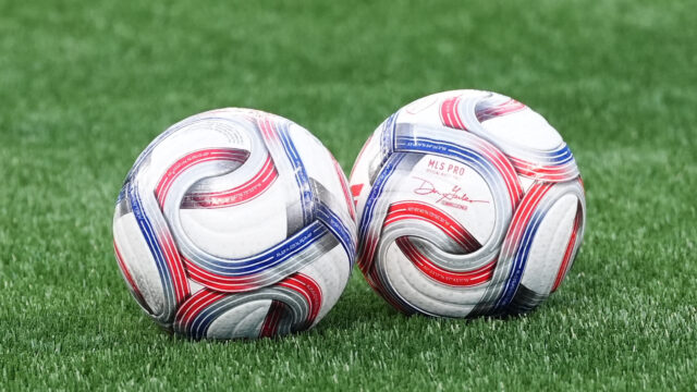 Manchester United v súboji s Arsenalom a Liverpoolom o získanie stredopoliara Porta
