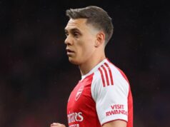Manželka Leandra Trossarda vymazala svadobný príspevok, pretože hviezda Arsenalu bola vymazaná zo svojich sociálnych médií Leandro Trossard