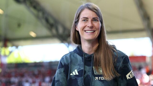 Marie-Louise Eta sa stala prvou ženskou hlavnou trénerkou, ktorá vyhrala zápas Bundesligy
