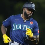 25. mája 2026; West Sacramento, Kalifornia, USA; Hráč Seattle Mariners Randy Arozarena (56) beháva po základniach po tom, čo počas deviatej smeny proti Athletics v Sutter Health Park zasiahol 2-krát homerun. Povinný kredit: Scott Marshall-Imagn Images