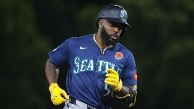 25. mája 2026; West Sacramento, Kalifornia, USA; Hráč Seattle Mariners Randy Arozarena (56) beháva po základniach po tom, čo počas deviatej smeny proti Athletics v Sutter Health Park zasiahol 2-krát homerun. Povinný kredit: Scott Marshall-Imagn Images