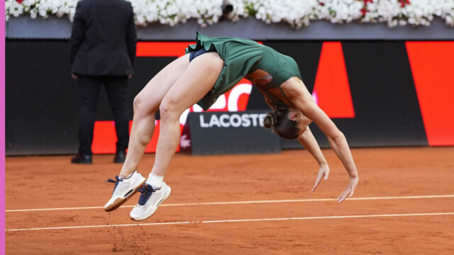 Na snímke Marta Kostyuk a jej tím so spodnou bielizňou Lucky Shorts
