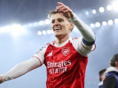 Martin Odegaard posiela správu tímu Arsenalu West Ham po pošmyknutí Man City Martin Odegaard
