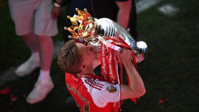 Martinovi Odegaardovi odobrali trofej z Premier League z toho najlepšieho dôvodu