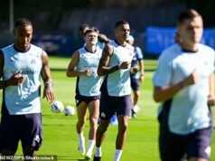 Mason Greenwood a spoluhráči z Marseille „sú nútení SPÁŤ na tréningovom ihrisku“, keďže kluboví šéfovia podnikajú drastické opatrenia kvôli hroznej forme. Podľa správ vo Francúzsku spí Habib Beye svoj tím z Marseille na cvičisku Robert-Louis-Dreyfus.