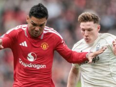 Masterclass Elliota Andersona je signálom pre Man Utd, aby šiel naplno za Casemira Casemiro z Manchestru United zdržal Elliota Andersona z Nottingham Forest počas zápasu Premier League medzi Manchestrom United a Nottingham Forest na Old Trafford, Manchester, Spojené kráľovstvo, 17. mája 2026. (Foto: Mark Cosgrove/News Images/NurPhoto cez Getty Images)