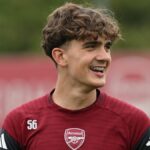 Max Dowman z Arsenalu počas tréningu/tlačovej konferencie v deň pred semifinálovým zápasom druhej časti Ligy majstrov UEFA 2025/26 medzi Arsenal FC a Atletico de Madrid v Sobha Realty Training Center 4. mája 2026 v londýnskom Colney v Anglicku.