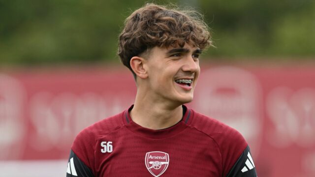 Max Dowman si po zásadnej zmene pravidiel splnil sen Arsenalu Max Dowman z Arsenalu počas tréningu/tlačovej konferencie v deň pred semifinálovým zápasom druhej časti Ligy majstrov UEFA 2025/26 medzi Arsenal FC a Atletico de Madrid v Sobha Realty Training Center 4. mája 2026 v londýnskom Colney v Anglicku.
