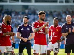 Michael Carrick hovorí o budúcnosti Bruna Fernandesa – rok po tom, čo saudskoarabská mega-peňažná ponuka zranila kapitána Man United a tvrdil, že klub „chce, aby som odišiel“ Carrick verí, že 31-ročný hráč je v United šťastný a nebude v pokušení znova odísť