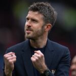 MANCHESTER, ANGLICKO - 3. mája: Tréner Manchestru United Michael Carrick oslavuje po zápase Premier League medzi Manchestrom United a Liverpoolom na Old Trafford 3. mája 2026 v anglickom Manchestri. (Foto: Visionhaus/Getty Images)