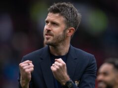 Michael Carrick, ktorý bude vymenovaný za budúceho šéfa Man Utd, teraz záleží na tom, kedy, a nie či MANCHESTER, ANGLICKO - 3. mája: Tréner Manchestru United Michael Carrick oslavuje po zápase Premier League medzi Manchestrom United a Liverpoolom na Old Trafford 3. mája 2026 v anglickom Manchestri. (Foto: Visionhaus/Getty Images)