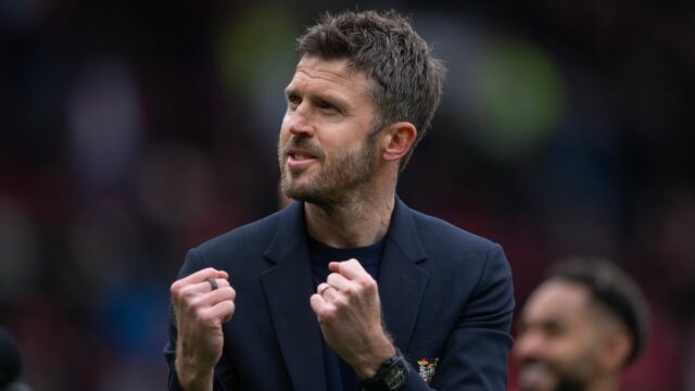 MANCHESTER, ANGLICKO - 3. mája: Tréner Manchestru United Michael Carrick oslavuje po zápase Premier League medzi Manchestrom United a Liverpoolom na Old Trafford 3. mája 2026 v anglickom Manchestri. (Foto: Visionhaus/Getty Images)