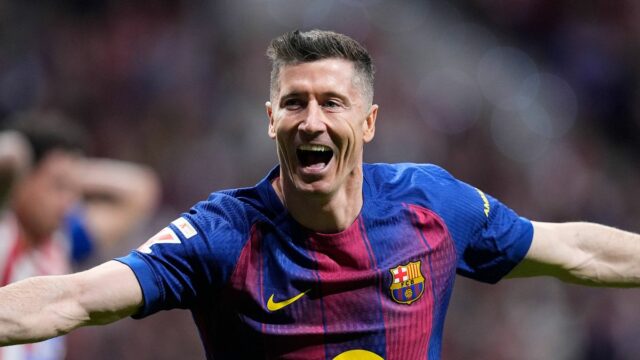 Michael Carrick má zelenú na to, aby podpísal jedného z Robert Lewandowski z Barcelony