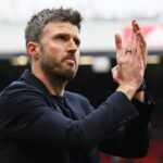 Michael Carrick odovzdá Sirovi Alexovi Fergusonovi správu po jeho hospitalizácii | Futbal | Šport