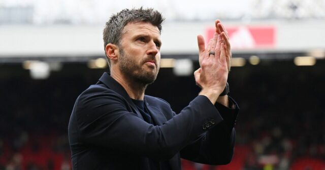 Michael Carrick odovzdá Sirovi Alexovi Fergusonovi správu po jeho hospitalizácii | Futbal | Šport
