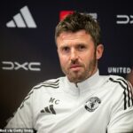 Michael Carrick reagoval na klebety, ktoré Man United hovorí s inými manažérmi