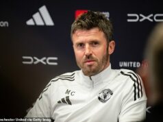 Michael Carrick reaguje na zvesti, že Man United hovorí s ďalšími manažérmi o úlohe hlavného trénera po tom, čo dočasný šéf dostal verejnú podporu od Matheusa Cunhu a Casemira. Michael Carrick reagoval na klebety, ktoré Man United hovorí s inými manažérmi