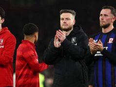 Middlesbrough „má nové dôkazy o Southamptone“ ako kluby zapletené do škandálu SpyGate Kim Hellbergová manažérka Middlesbrough tlieska fanúšikom na plný úväzok po boku hráčov Middlesbrough.